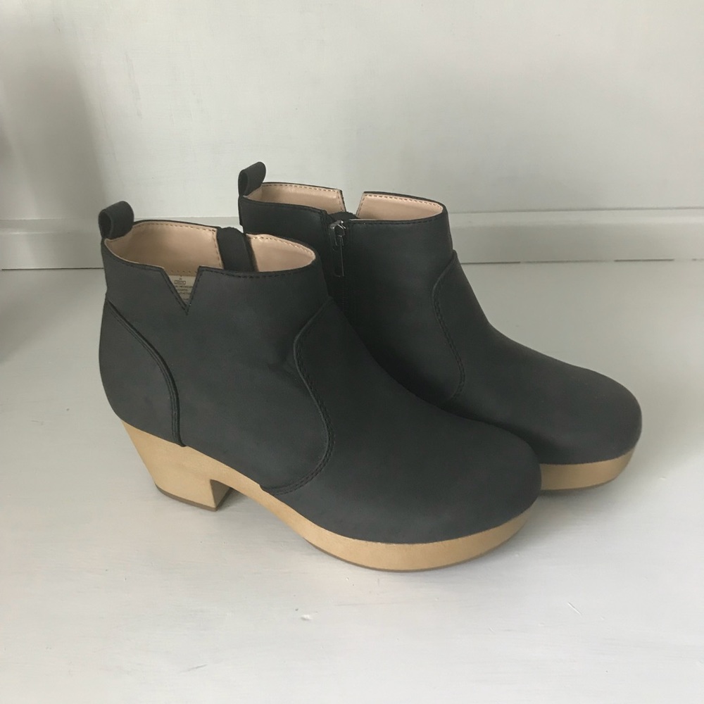 Old Navy clog booties